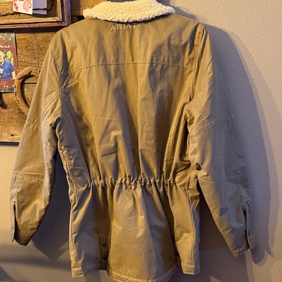 Ariat Brown Coat with Cream Sherpa Lining - Picture 7 of 7